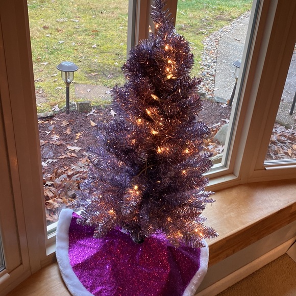 2 1/2 Feet Tall Lighted Christmas Tree - Picture 9 of 9